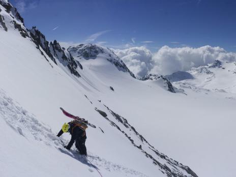 Montée dans le couloir à la Pointe de Péclet