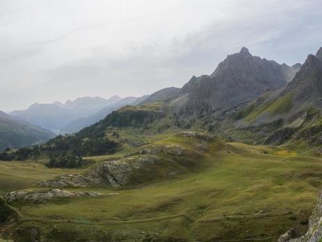 2ème longueur en traversée dans des cannelures faciles.
