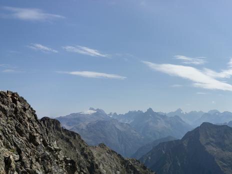 L'arête se couche : le sommet n'est plus qu'à quelques minutes.