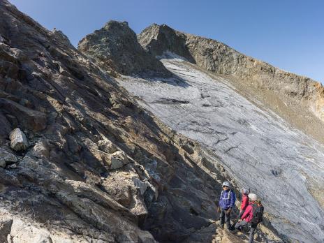 Encore un glacier moribond! L'arête n'est plus très loin.
