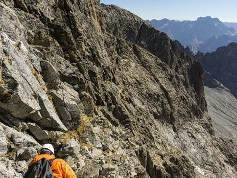 En bas du couloir, le début de la grande vire.