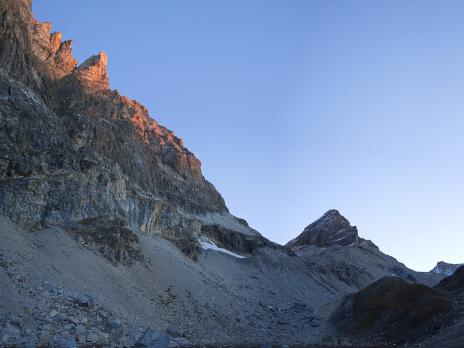 Le dernier tiers du pilier eclairé par le soleil levant