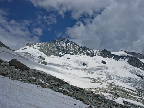 L'arête sud à droite et la nord à gauche.