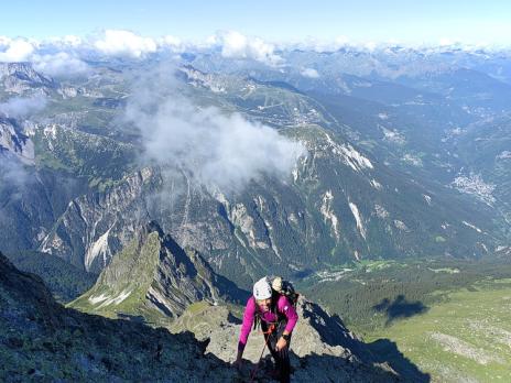 Sur l'arête ouest, tout près du sommet.