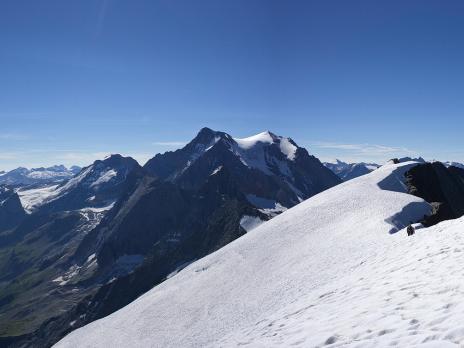 L'arête neigeuse qui mène vers la pointe du Vallonnet