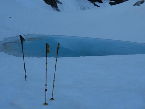 Petit lac au pied du glacier