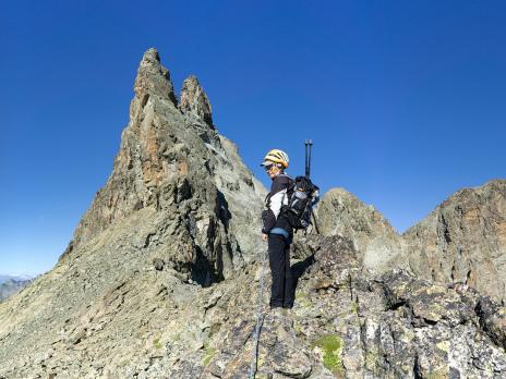 On approche de la grande tour où il nous faudra gravir les dalles Rey.