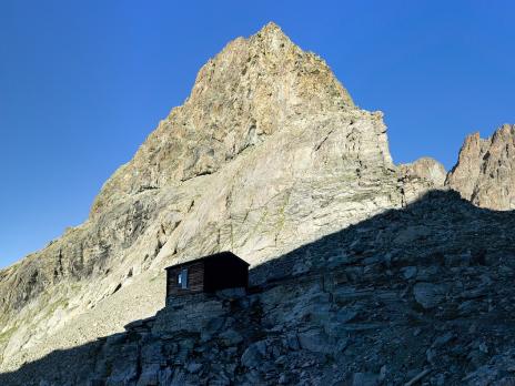 Le bivouac au départ de l'arête.