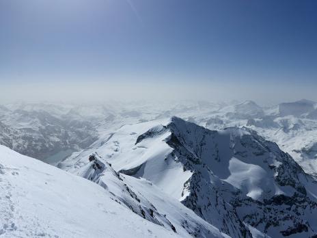 Vue du sommet vers la Sache et les platières.