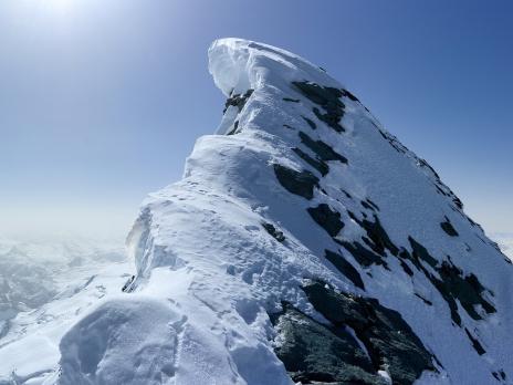 D'autres grosses corniches sur l'arête nord.