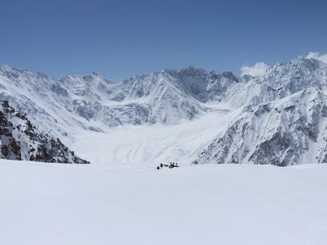 nouveau camp à presque 4000m : vue dégagée et voisinage très calme...