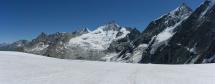 Sous le col Durand , vue sur l'Obergabelhorn, le Zinalrothorn et le Weisshorn, trois 4000 suisses particulièrement esthétiques.