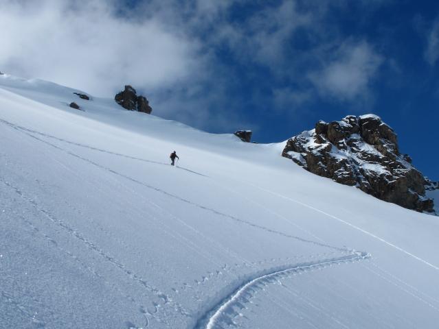 Ski de rando remontée du couloir dans 30 cm de neige poudreuse