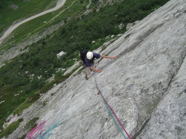 la première longueur de Lina à la grande falaise de Seloge 