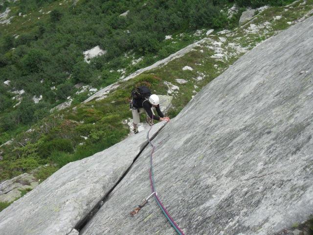 Une belle fissure à la grande falaise de seloge