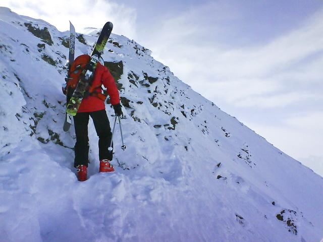 Passage à pieds sur l'arête sud de l'aiguille Rouge.