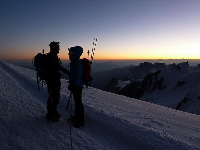 Arrivée au Dôme du Goûter à l'aube.