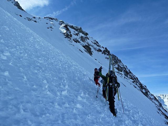 Raide montée à pied plein nord.