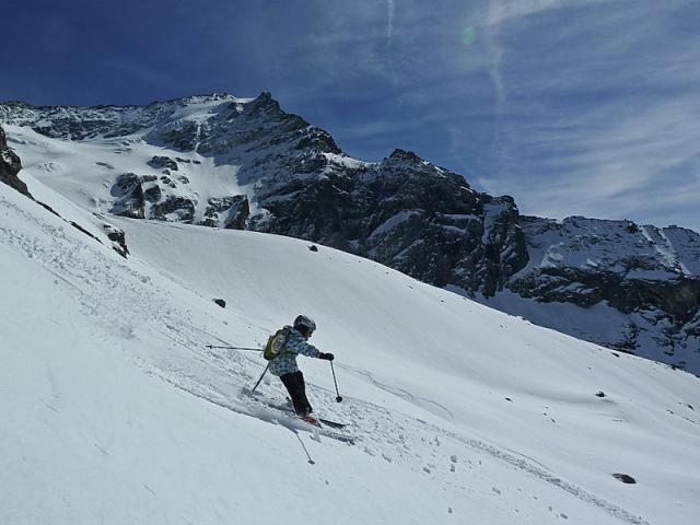 Puis pente moins raide sur fond de Mont Pourri.