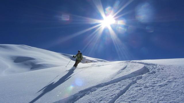 Hors piste à Sainte Foy descente sur le vallon du Ruitor