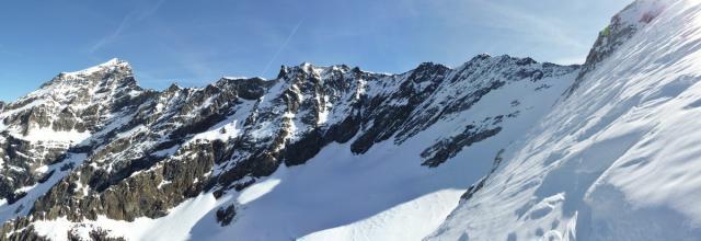 Vue sur l'arête Sache-Pourri depuis l'arête nord-ouest.