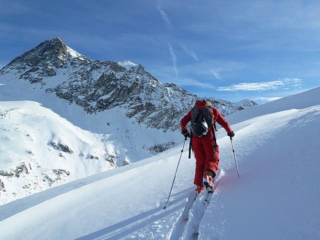 Sous la protection de l'aiguille du st Esprit.