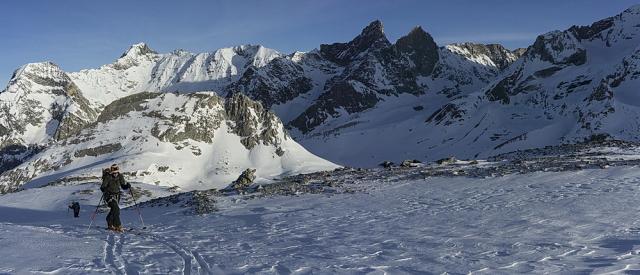 Lever du soleil au dessus du refuge.