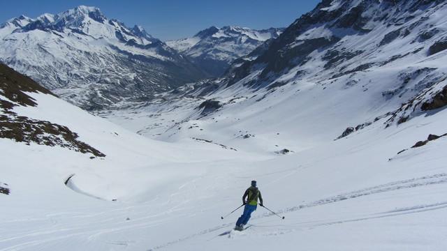 Ski de randonnée dans le Beaufortain avec vue sur le Mont Blanc