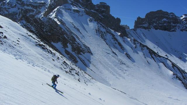 Ski de randonnée dans le Beaufortain avec vue sur la Brêche de Parozan