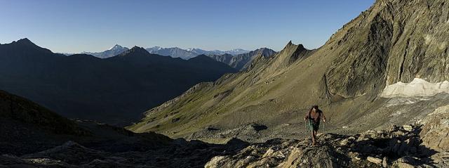 Approche au petit jour depuis la vallée des Glaciers