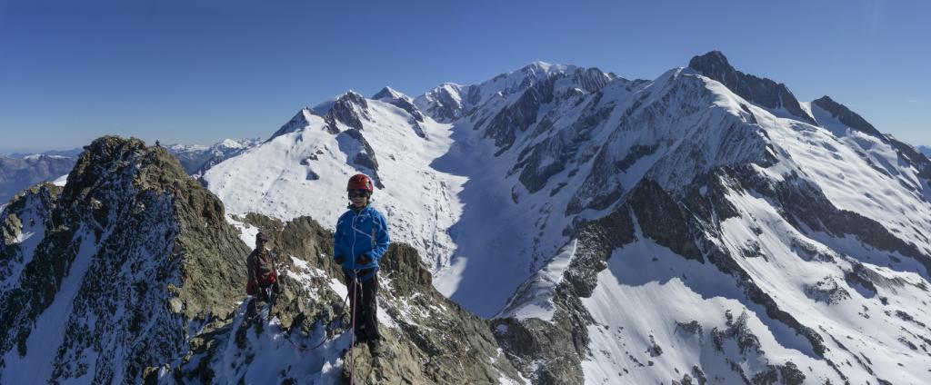 Entre le pain de sucre et le sommet, vue sur le Mont Blanc.