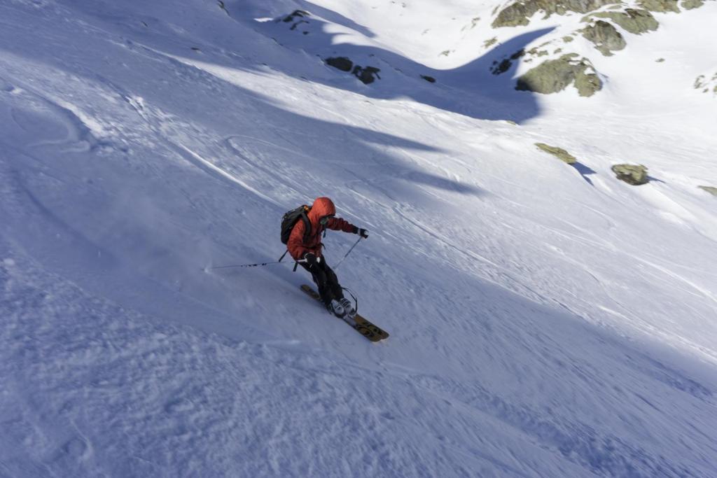 Petite poudreuse très agréable au dessus du lac du Petit.