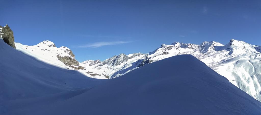 A gauche le passage qui permet de basculer sur le glacier di Vuert.