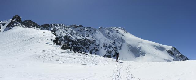 Arrivée au col des Roches. Le Mont Pourri en arrière plan.