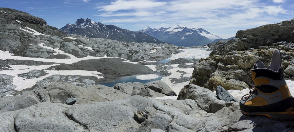 A la sortie du glacier de l'Arpont, les lacs du même nom.