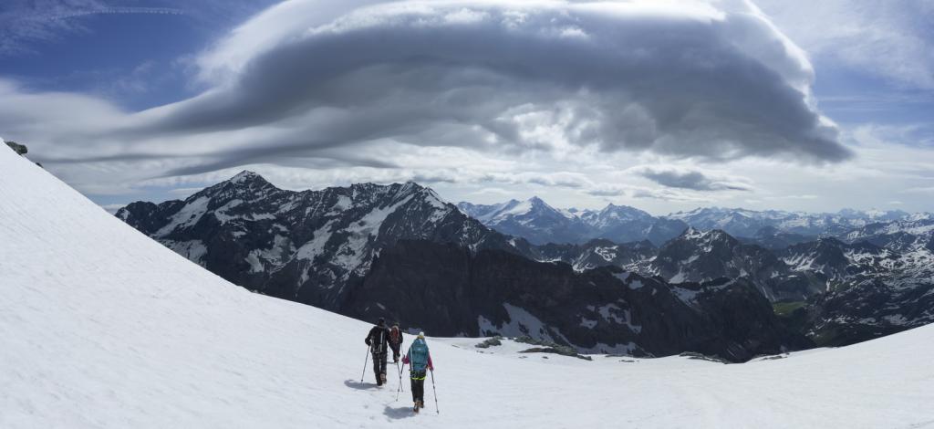 Impressionnant nuage sur le massif du mont Pourri.