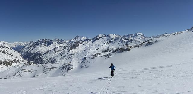 Sur le glacier de Golette en allant vers la Traversière.