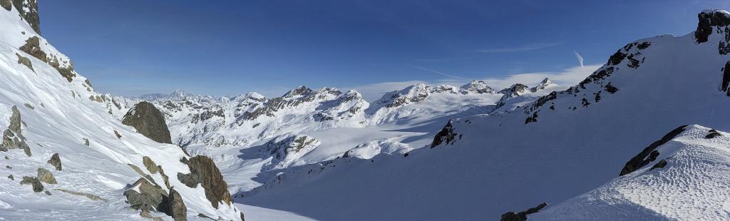 Au col, vue sur l'Italie et le Glacier du Ruitor.