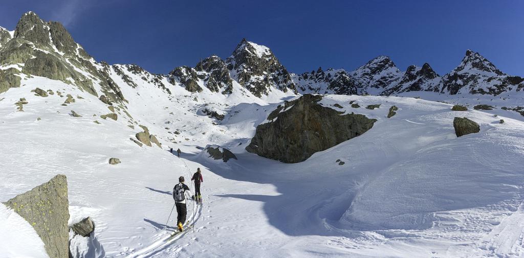 L'entrée du cirque final, sous le doigt d'Assaly, le grand et le petit Assaly et le col entre les deux.