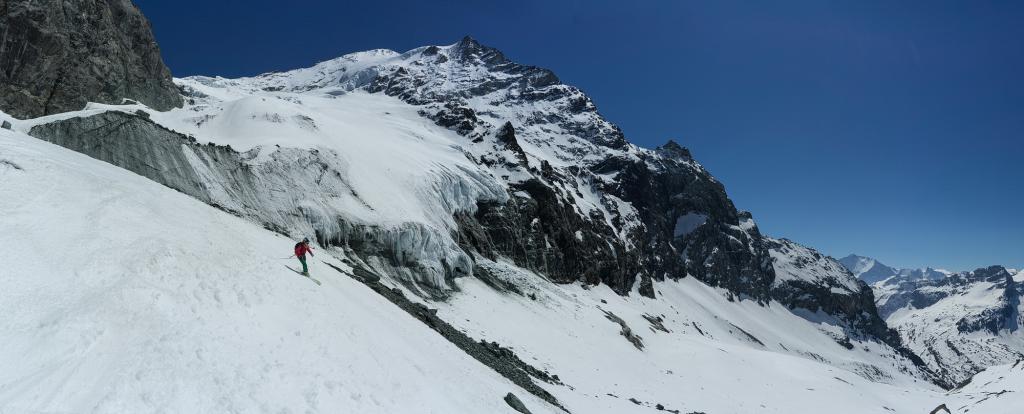 Panorama haute montagne dans la partie basse du glacier du Geay.