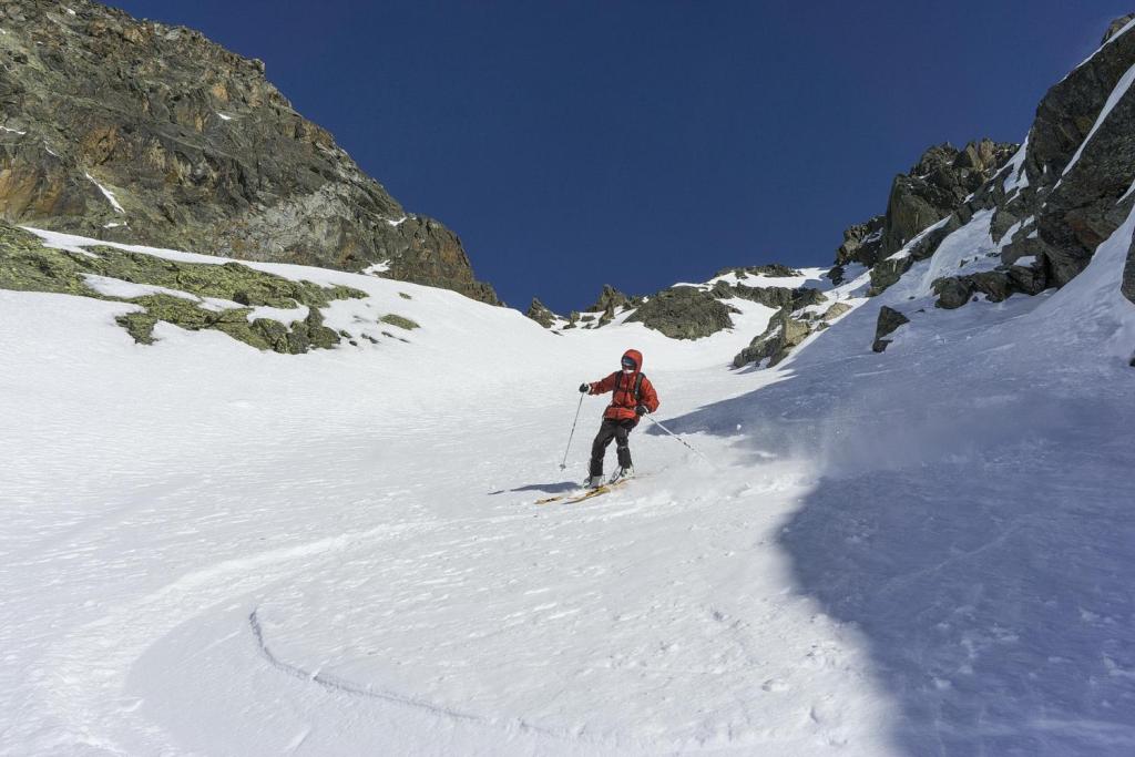 Dans un des couloirs sous le col.