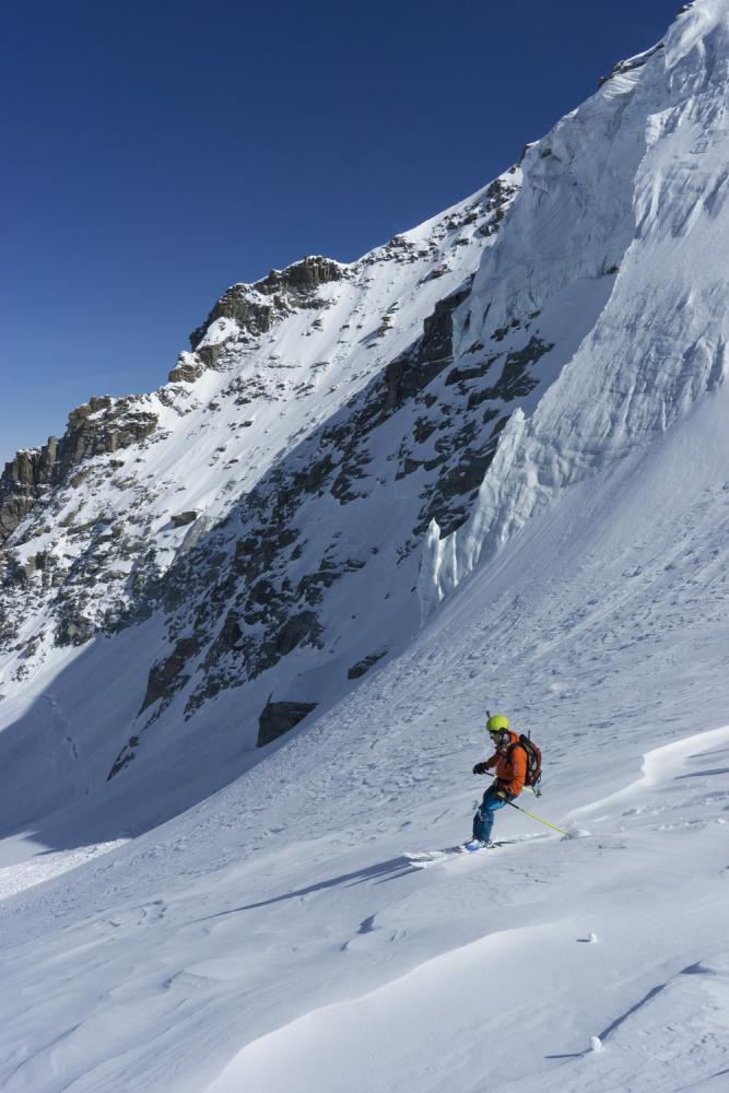 Descente sur le glacier de Laveciau