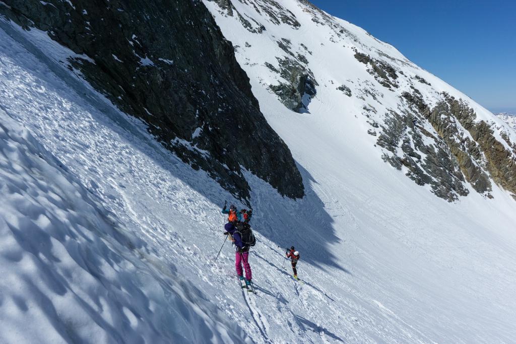 Très peu de neige  : la glace apparait...