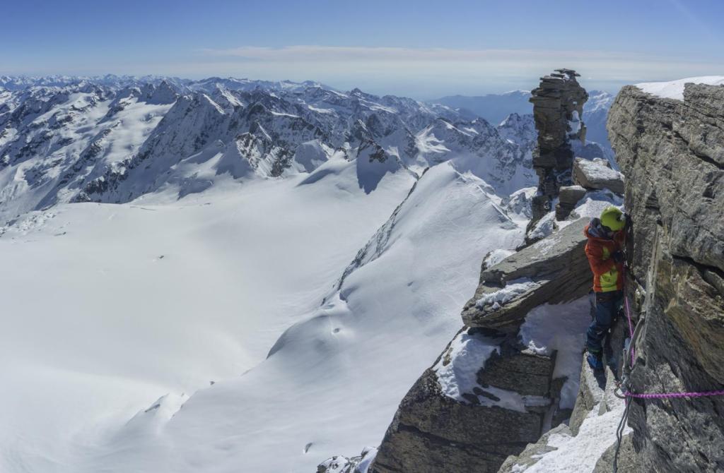 La petite traversée aérienne qui mène au sommet