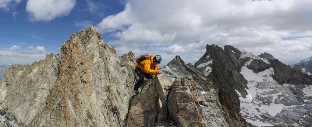 sur l'arête sommitale