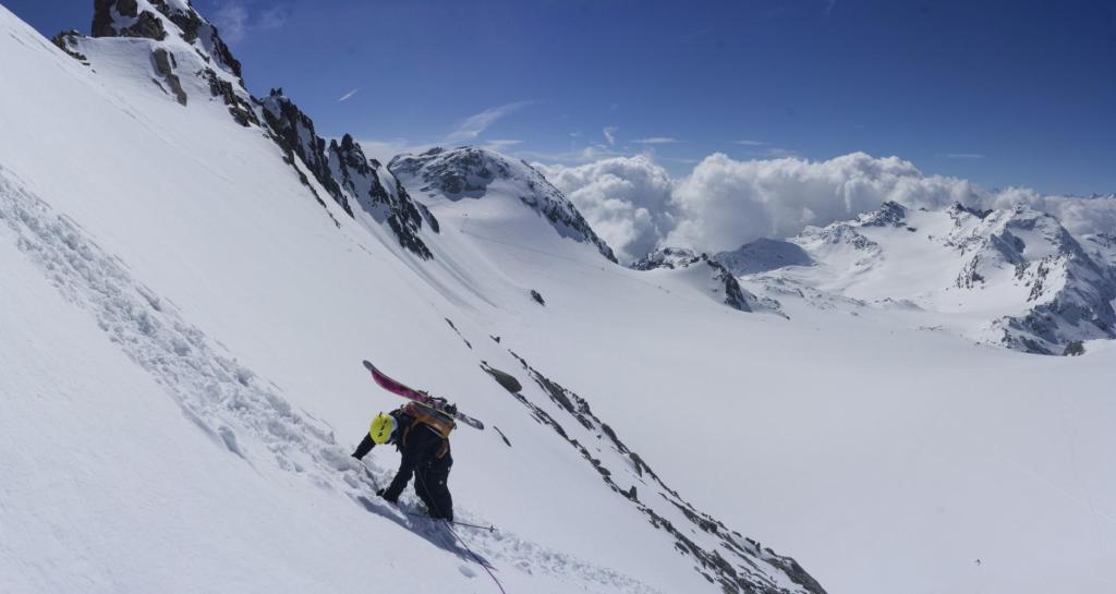Montée dans le couloir à la Pointe de Péclet