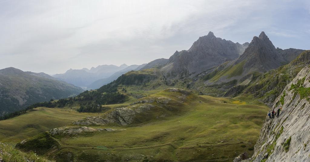 2ème longueur en traversée dans des cannelures faciles.