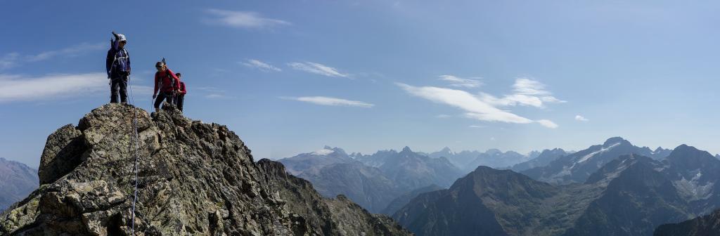 L'arête se couche : le sommet n'est plus qu'à quelques minutes.