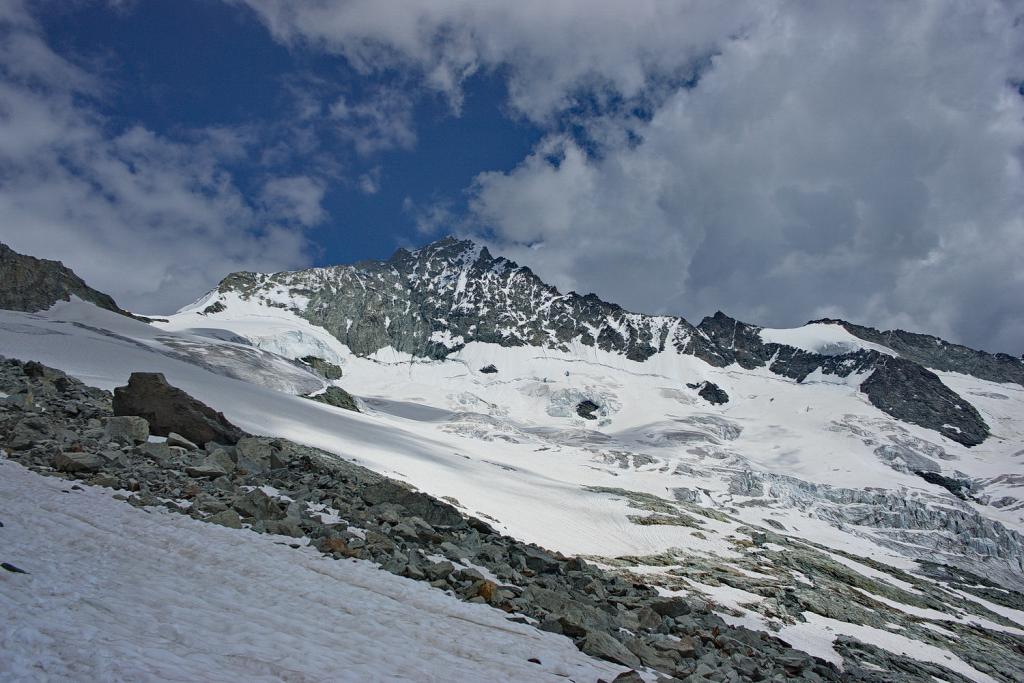 L'arête sud à droite et la nord à gauche.