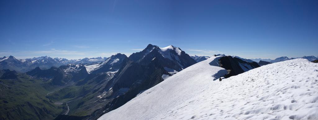 L'arête neigeuse qui mène vers la pointe du Vallonnet